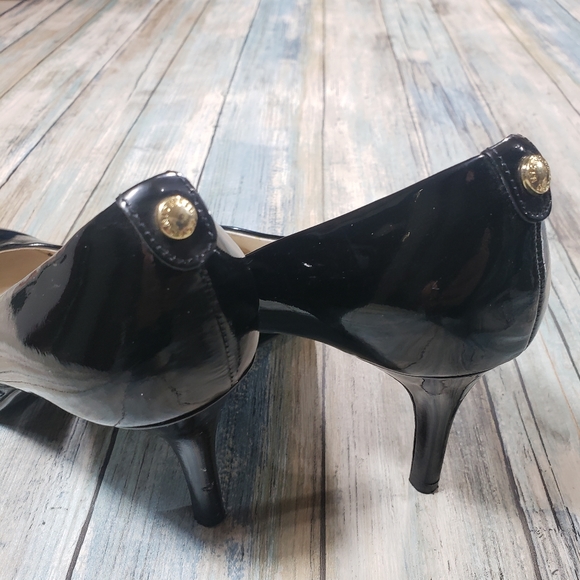 Michael kors Patent leather Heels. - Picture 9 of 10